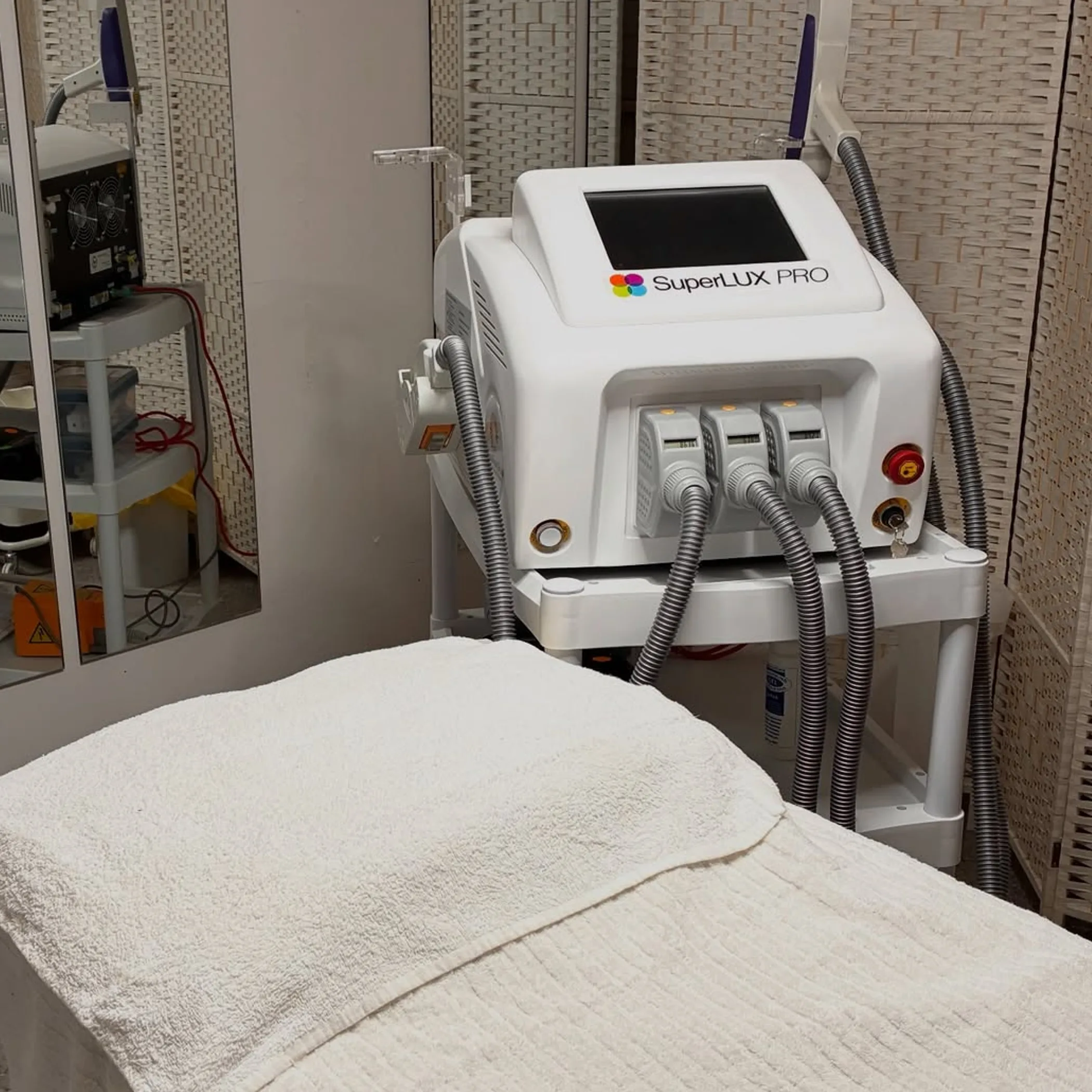 tattoo removal equipment in clinic